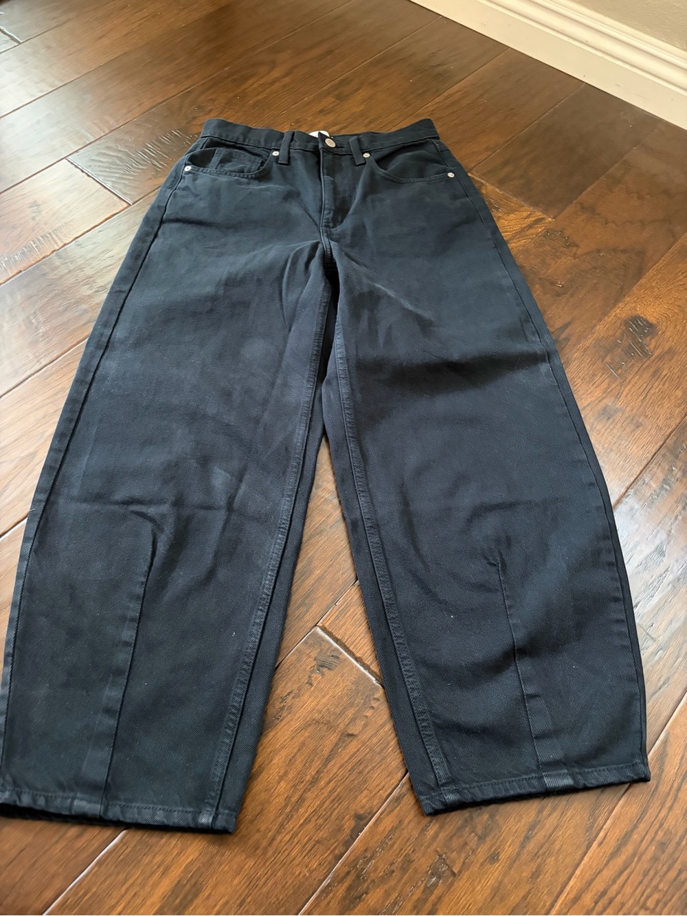 Universal Thread Women’s Black Relaxed Wide-Leg Jeans